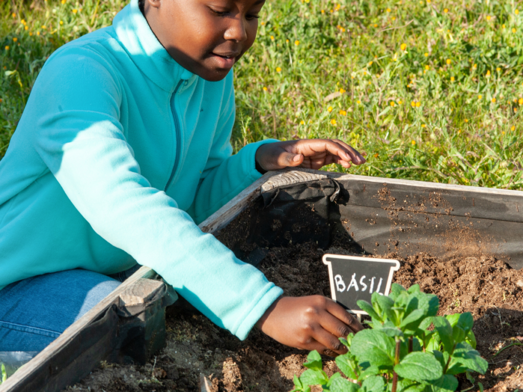 Comment apprendre le jardinage à ses enfants de façon ludique ?